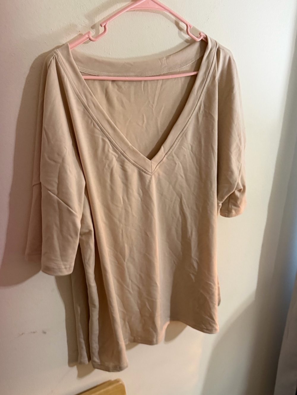 NWT Ekouaer Size 2xl Relaxed V-Neck Short Sleeve Top in Light Taupe